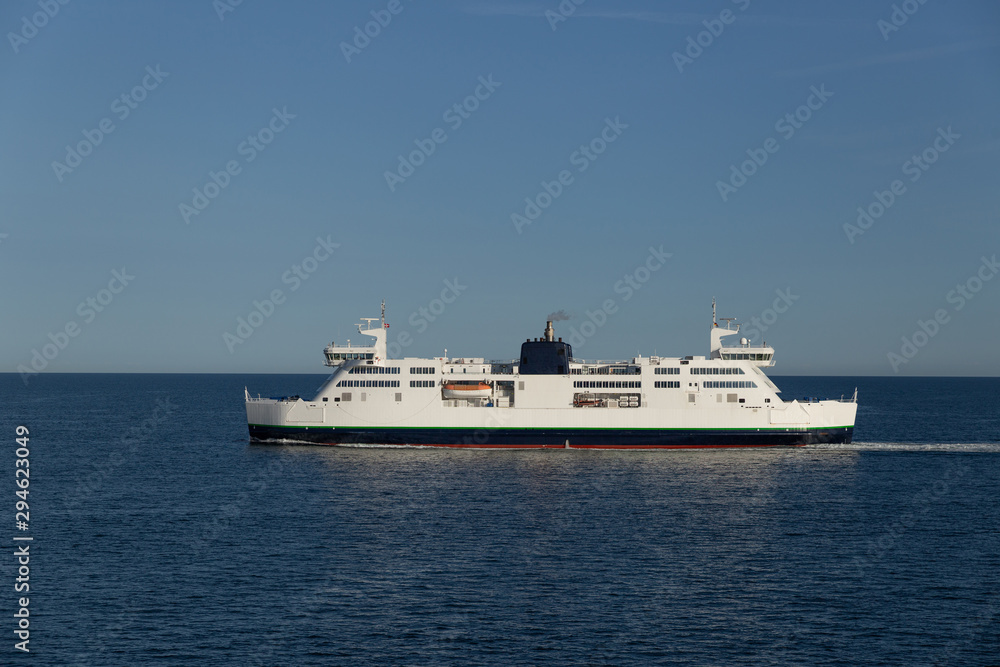 Fähre Schiff auf offenem Wasser - Autofähre - Nordsee Fähre Schiff auf offenem Wasser - Autofähre - Nordsee