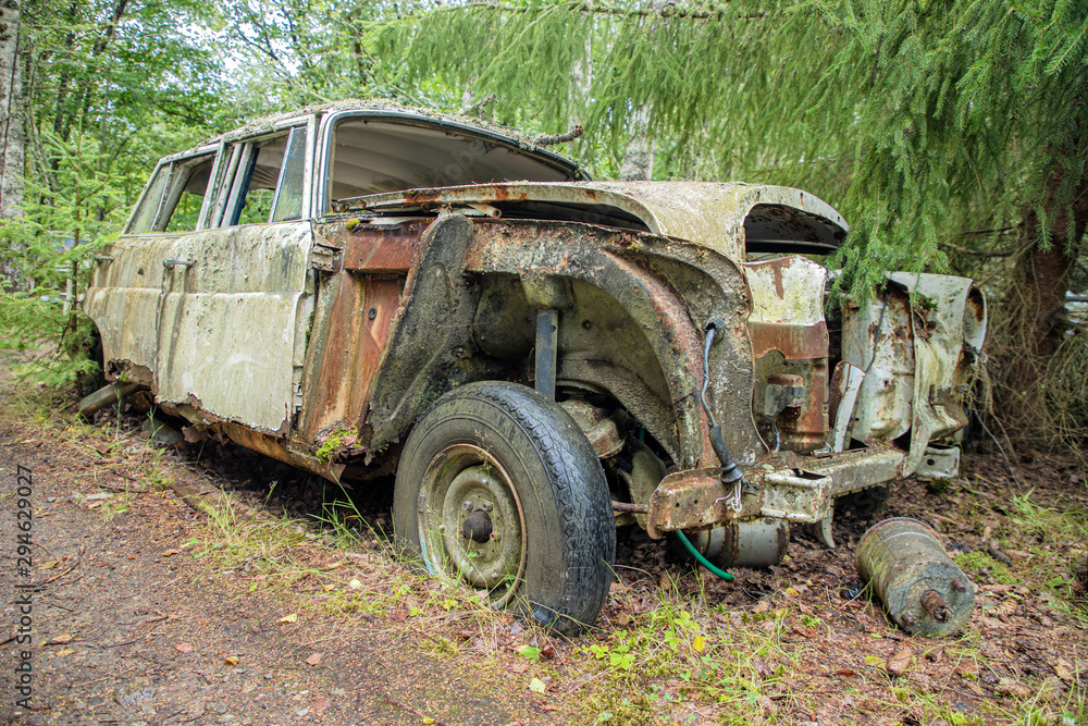 Nostalgie auf dem Autofriedhof in Bastnäs, Schweden