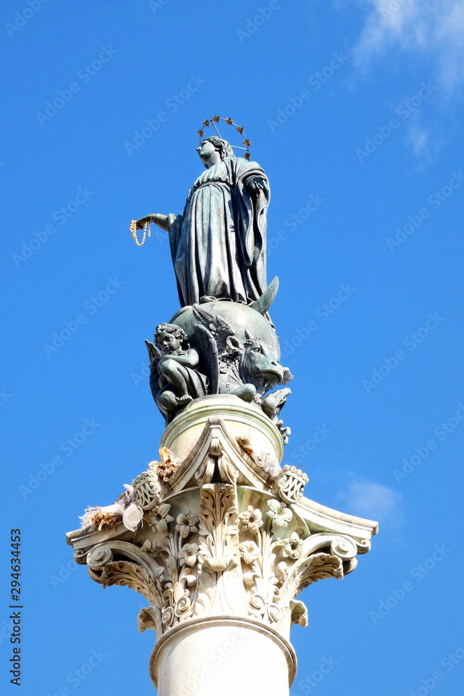 colonna dell'immacolata concezione a piazza di spagna,roma,italia