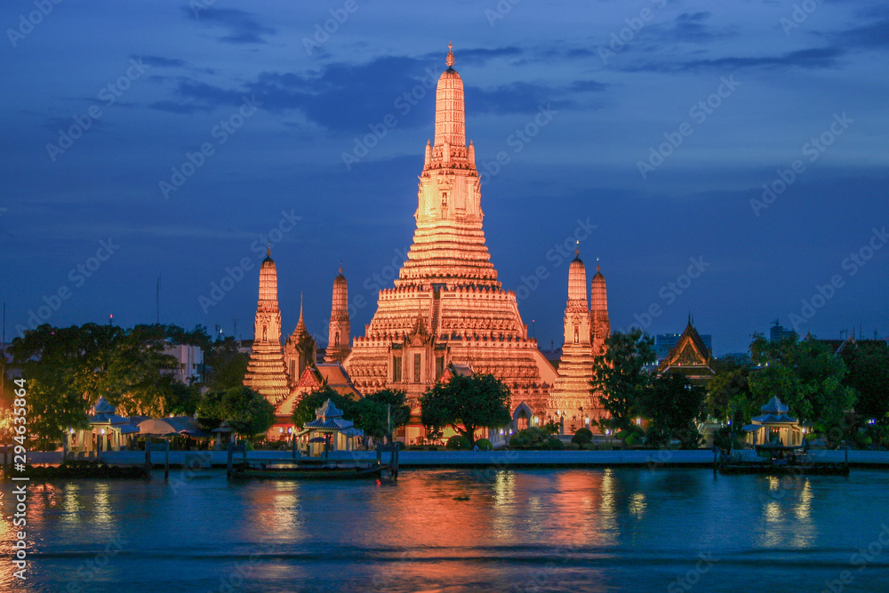 Fototapeta premium wat arun in bangkok