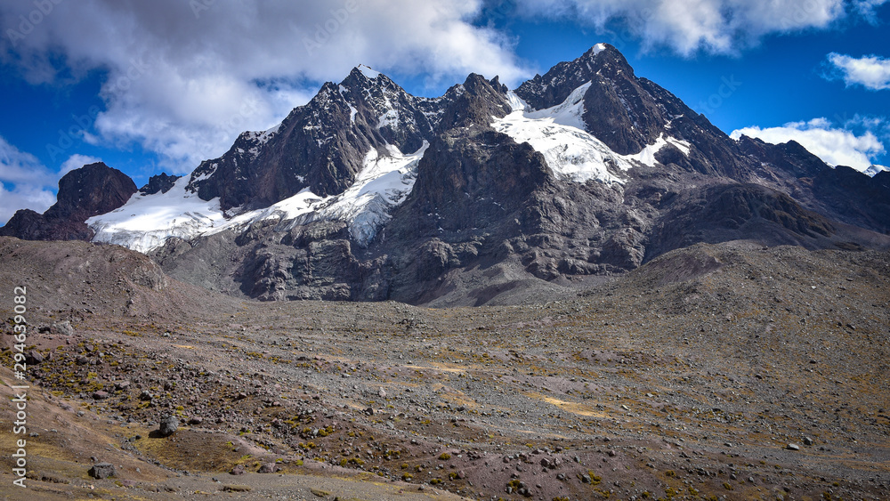 Panoramic views of Ausungate and the Cordillera Vilcanota. Cusco, Peru