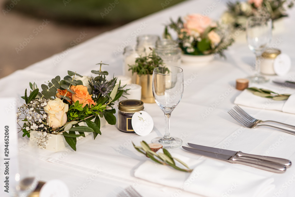 Fototapeta premium decor, celebration, wedding, table setting, flowers, dishes