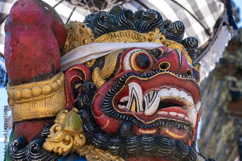 Fotografia Traditional Balinese demon statue in the street temple