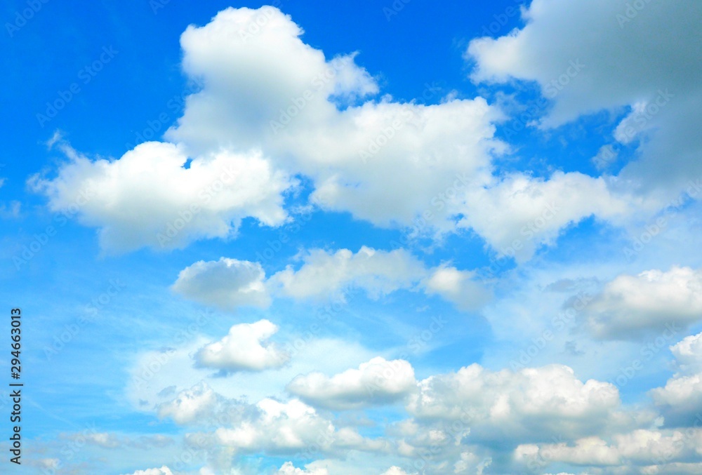 Obraz premium blue sky with white clouds