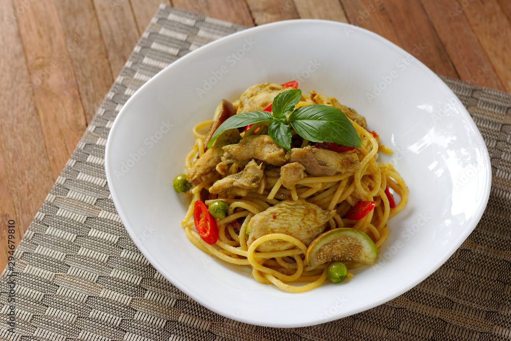 Spaghetti chicken with Green Curry Sauce , Thai Food (Spaghetti Khiao Waan Gai)