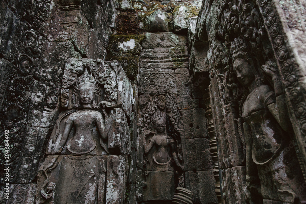 Engravings of religious figures on the wall. Engravings of religious figures on the wall.