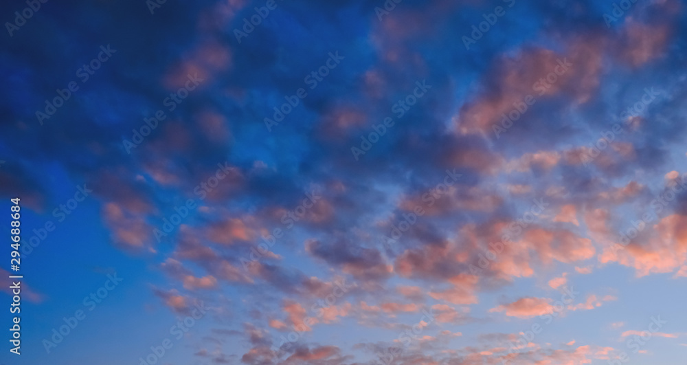 Obraz premium Colorful clouds on sunset sky, nature background