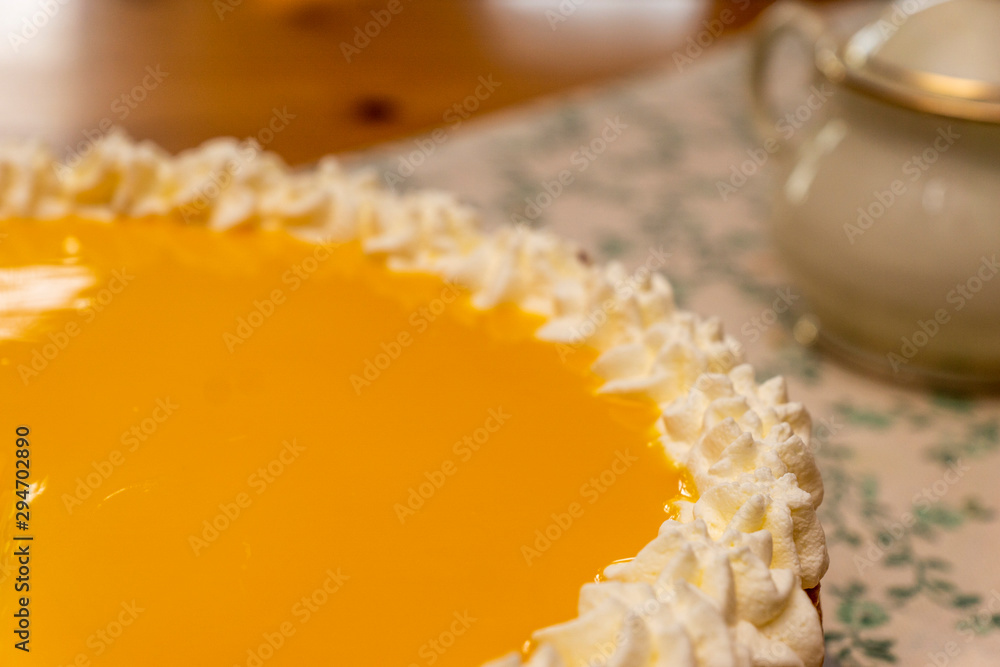 Eierlikör-Sahnetorte, Eierlikörtorte, Sahnetorte mit Eierlikörspiegel ...