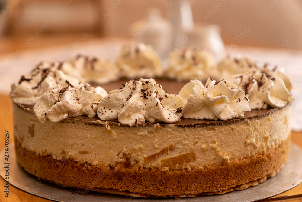 Pfirsich-Sahnetorte, Sahnetorte, Sahne-Schoko-Frucht-Torte ...
