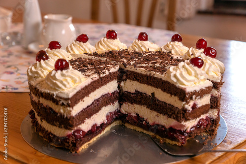 Obraz na plátne Schwarzwälder Kirschtorte / Sahnetorte / Deutsche Torte / Kirschtorte / Tortenst