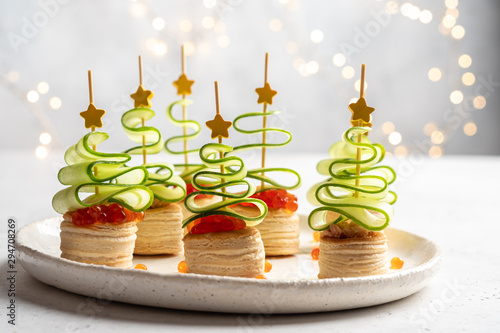 Christmas tree canape with cucumber slice, salmon pate and red caviar Fototapet
