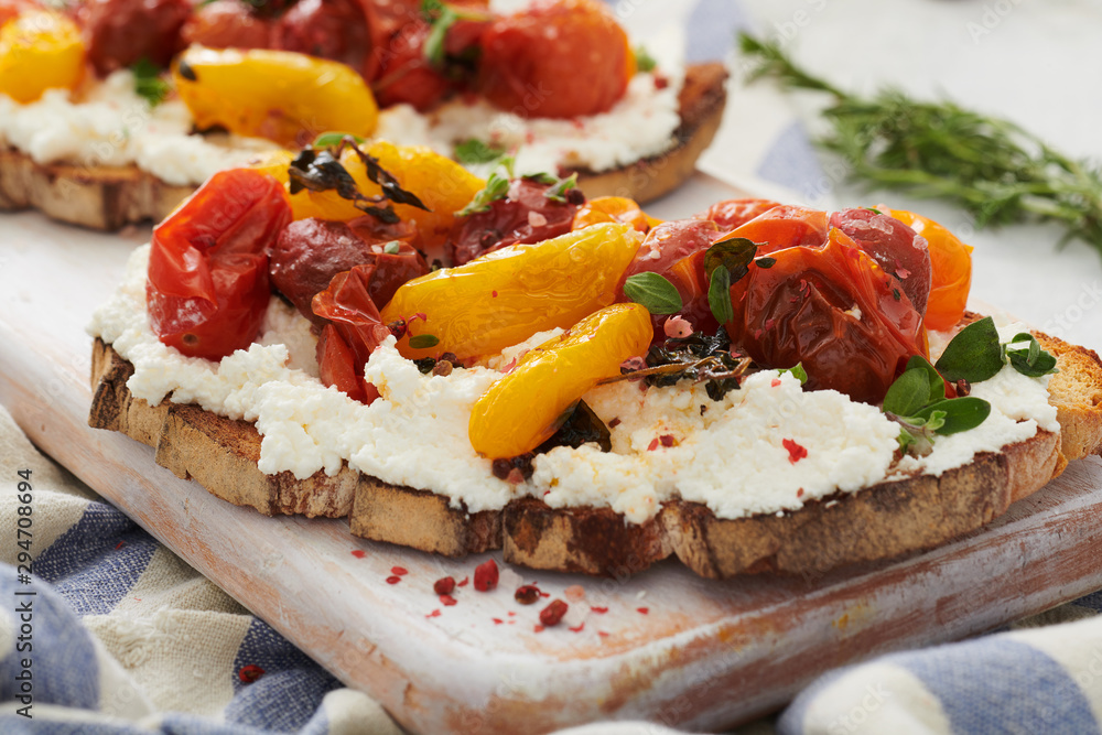 Roasted Heirloom Tomatoes and Ricotta Cheese Toast Roasted Heirloom Tomatoes and Ricotta Cheese Toast