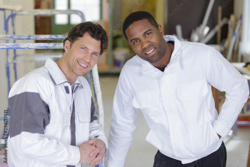 Obraz premium portrait of tutor and student at decorating course