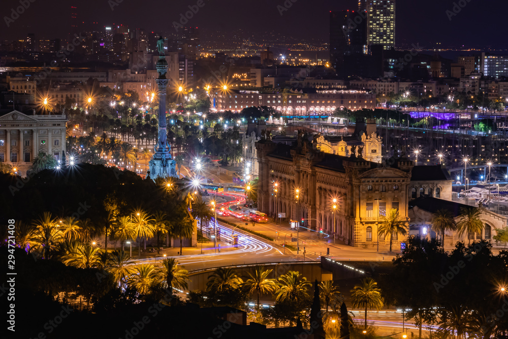 Paisaje de Barcelona de larga exposición  por la noche