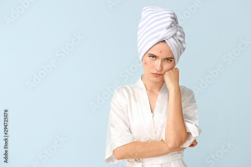 Portrait of young woman wit...