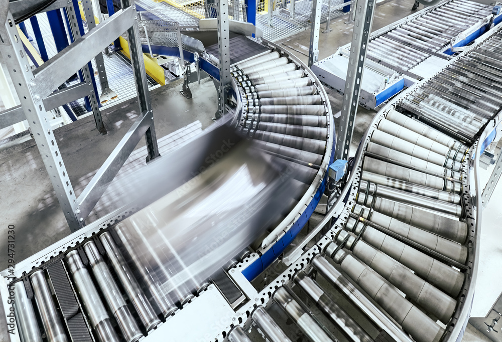 Transportation line conveyor roller with container in motion. - obrazy, fototapety, plakaty 