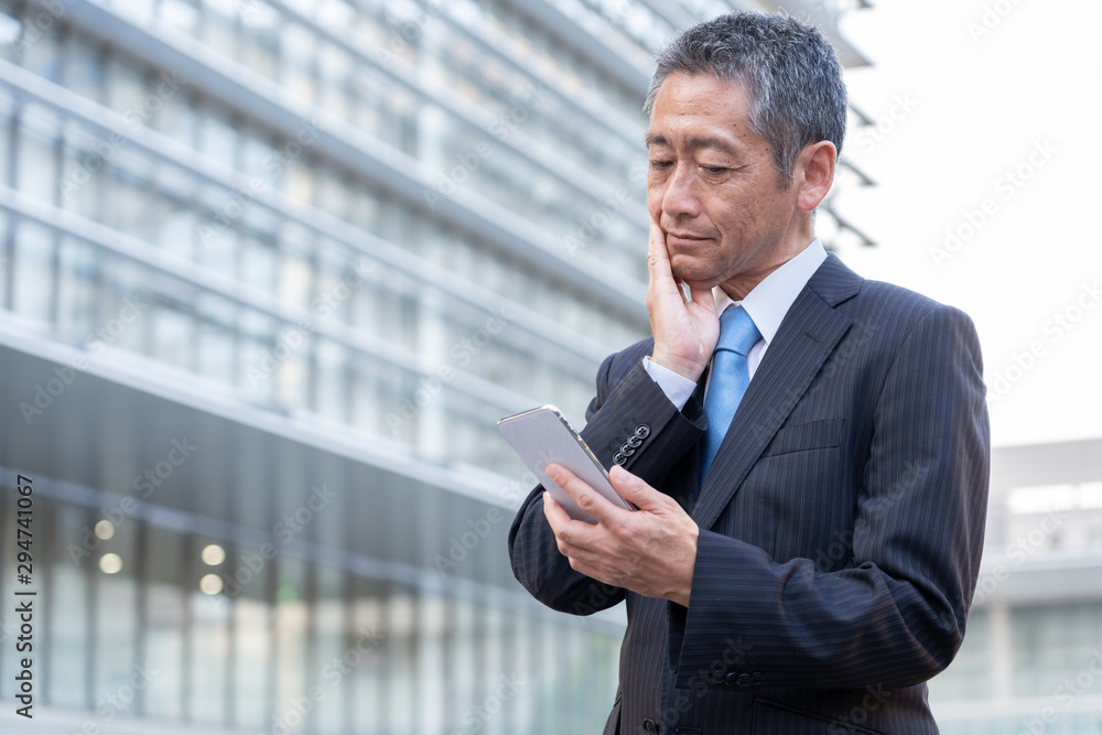 スマートフォン ビジネスマン スマートフォン ビジネスマン
