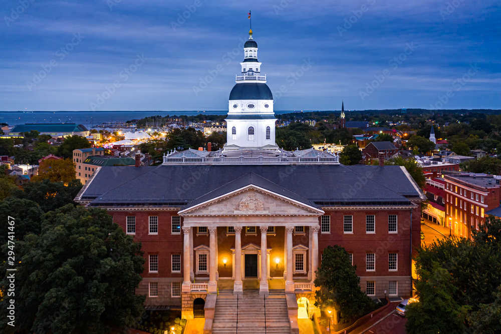 Maryland State House, in Annapolis, at dusk. The Maryland State House is the oldest U.S. state capitol in continuous legislative use, dating to 1772 and housing the Maryland General Assembly.