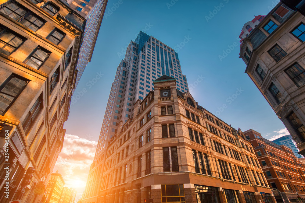 Scenic Boston downtown financial district and city skyline - obrazy, fototapety, plakaty 