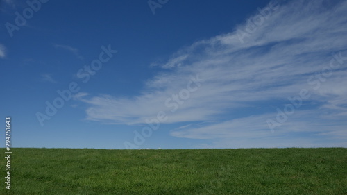 草原と雲 © hoshi