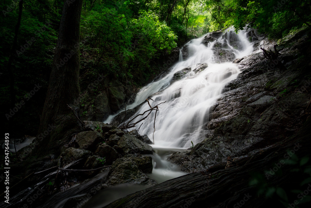 Fototapeta premium Longexpousure of the waterfall in Costa Rica