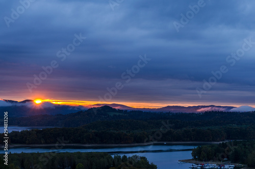 Fototapeta Naklejka Na Ścianę i Meble -  Wschód slońca Polańczyk _ Bieszczady