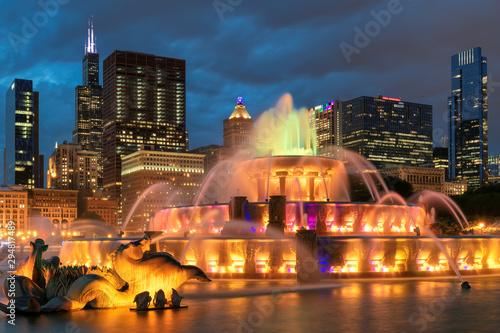 Night view of Chicago City skyline with skyscrapers and Buckingham fountain, Chicago, Illinois, USA.