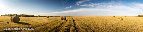 Photographie Haystacks on the field in autumn season with cloudy sky.