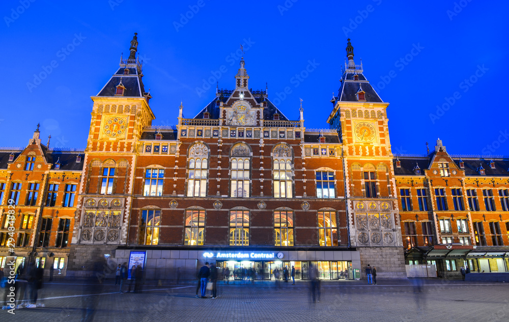 Fototapeta premium Night view of Amsterdam, Holland
