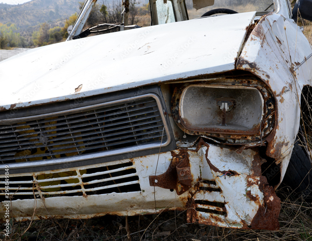 Fototapeta premium abandoned old car