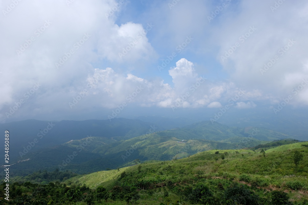 Obraz premium clouds over mountains