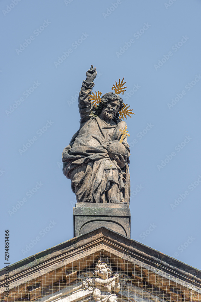 Obraz premium Decorative facade statues of priests and bishops at Saint Salvator church near Charles Bridge in Prague, Czech Republic, summer time, details
