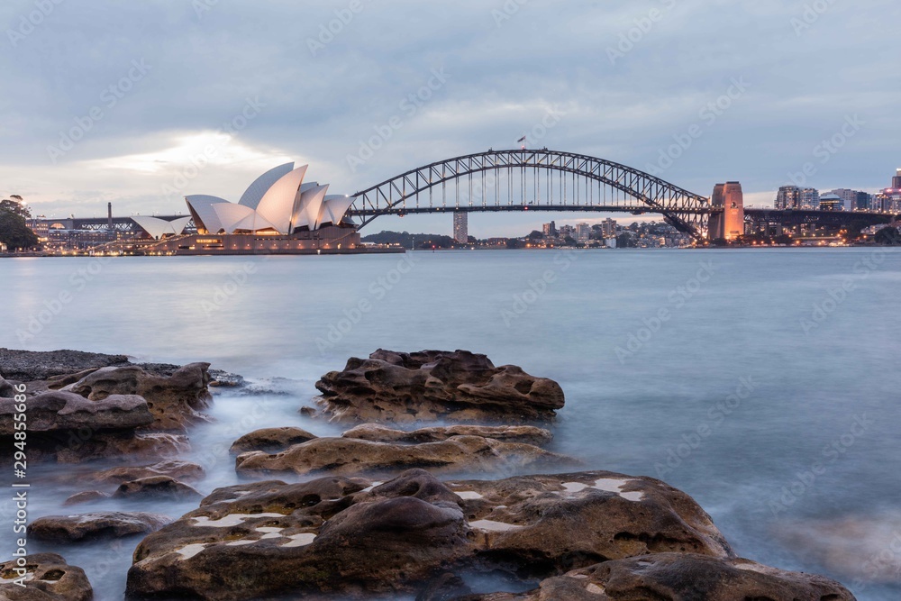 Naklejka premium Sydney skyline at sunset time