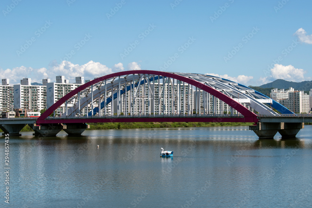 Obraz premium bridge over the river