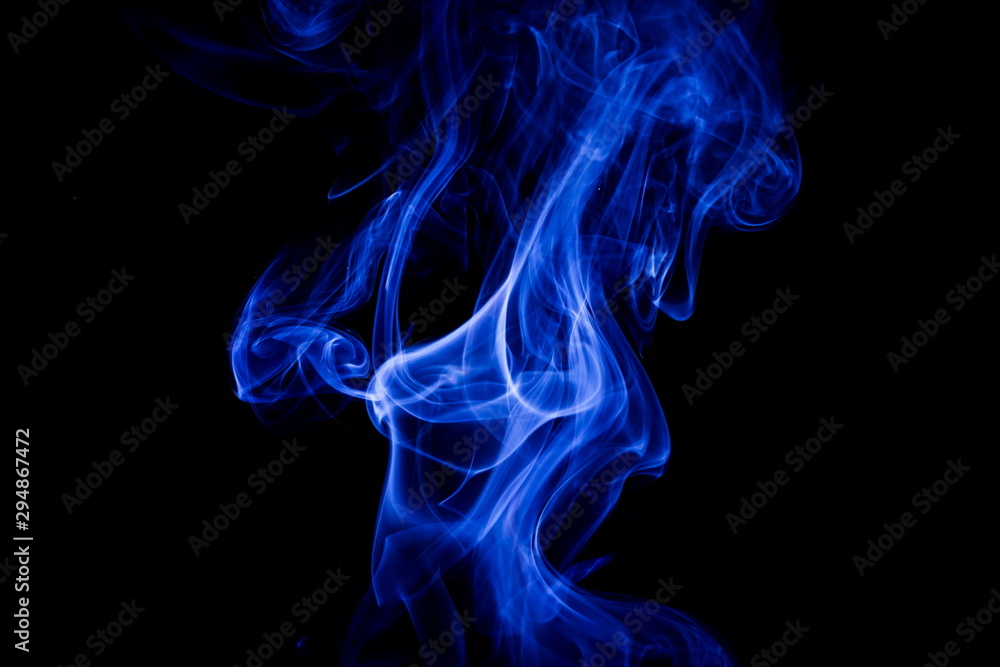 Obraz premium Blue smoke on black background