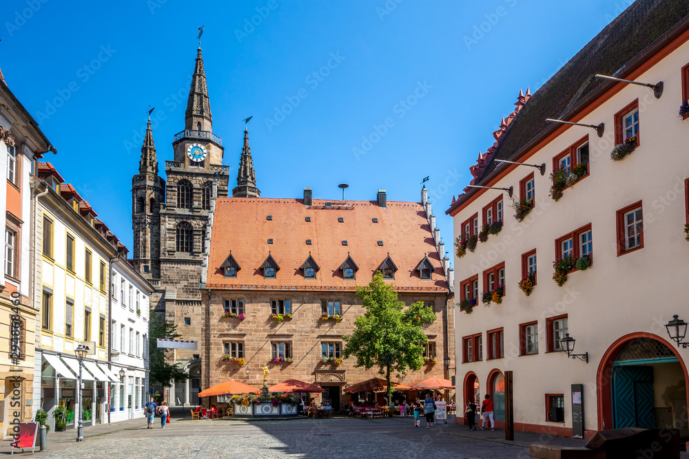 Sankt Gumbertus Kirche und Rathaus, Ansbach, Bayern, Deutschland 