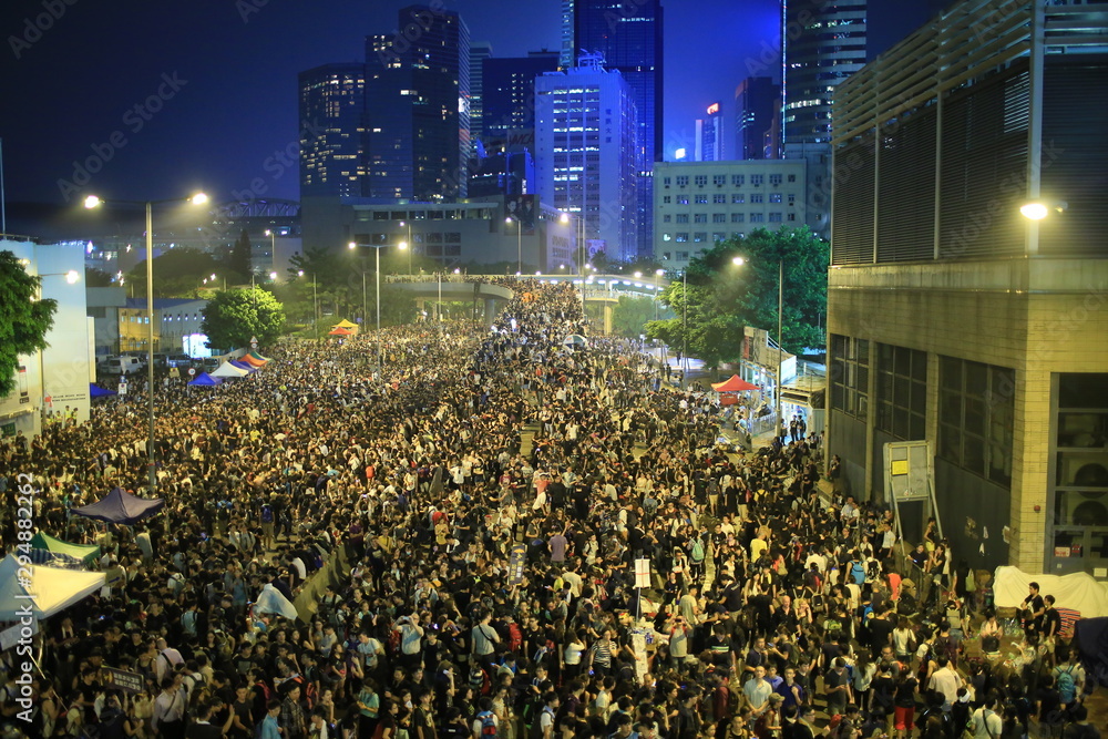 protesters raise up the mobiles in Admiralty government headquarters in 2014 - obrazy, fototapety, plakaty 