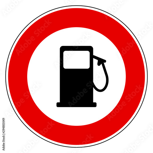 Tankstelle und Verbotsschild