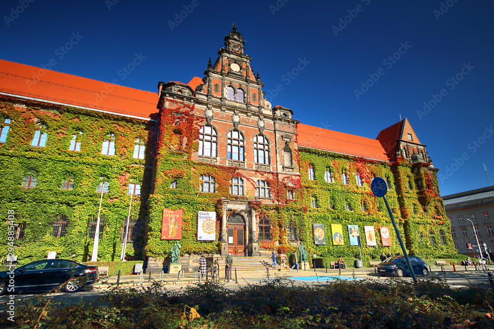 Foto de WROCLAW, POLAND OCTOBER 06, 2019 Wroclaw Old Town. The