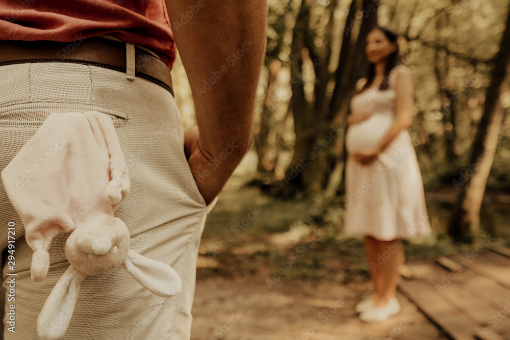 Obraz premium Romantic moments for pregnant couple