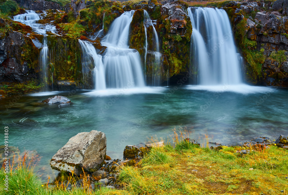 Obraz premium Waterfall in Kirkjufellsfoss