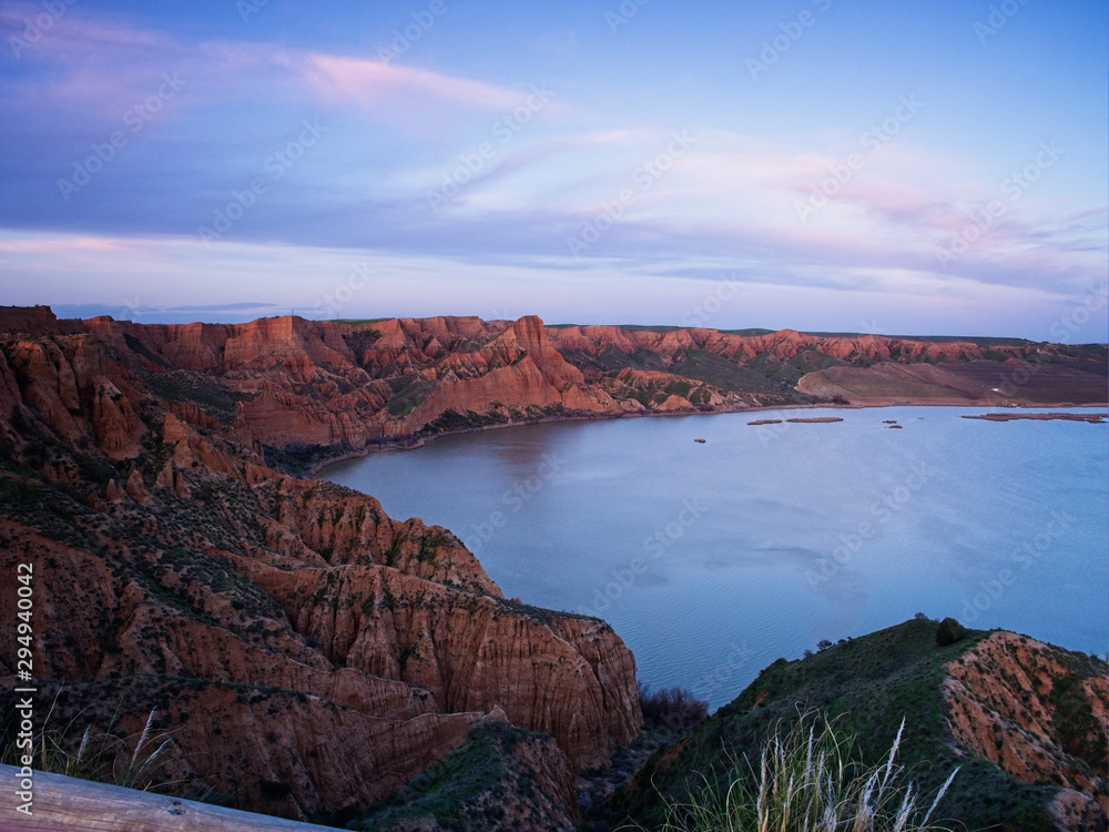 The Burujon canyon at dusk