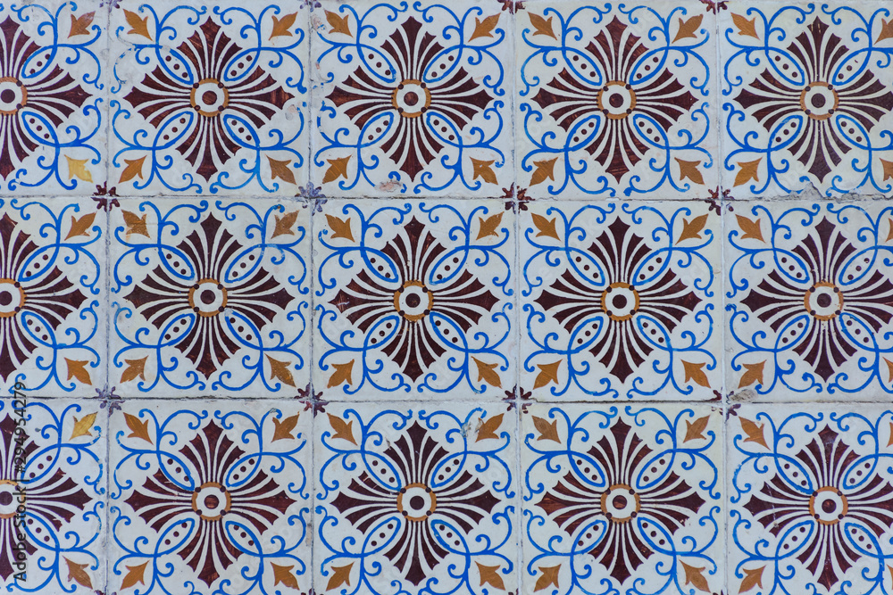 azulejos coloridos pared en Portugal