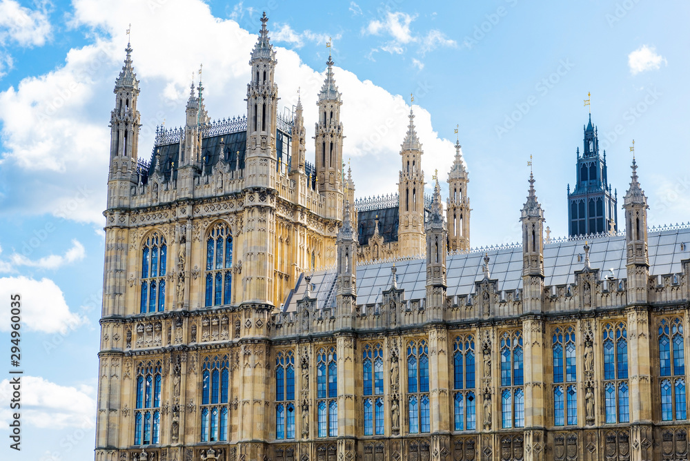 Obraz premium houses of parliament in london