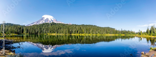Fototapeta Naklejka Na Ścianę i Meble -  Panoramic Mount Rainier and Reflection Lake
