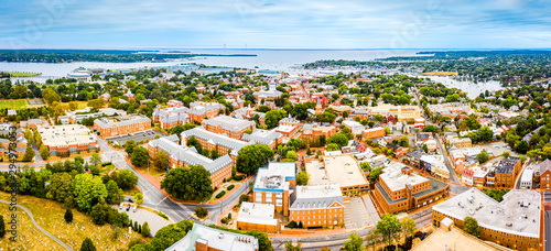 Obraz na płótnie Aerial panorama of Annapolis, Maryland early in the morning. Annapolis is the capital of the U.S. state of Maryland, as well as the county seat of Anne Arundel County. w salonie
