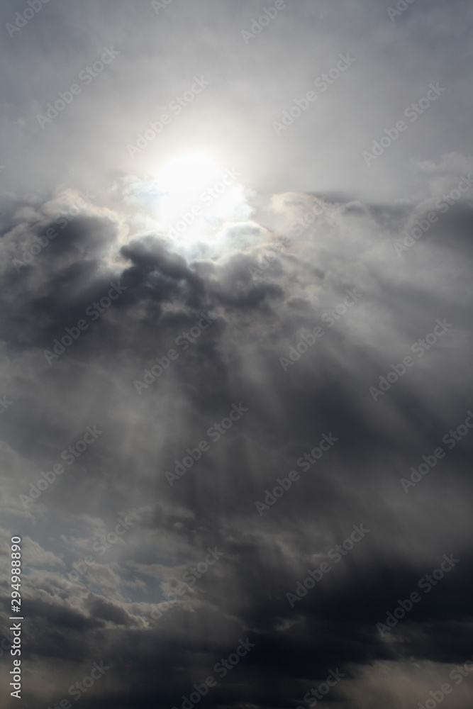 Obraz premium Monochrome sun break thru clouds