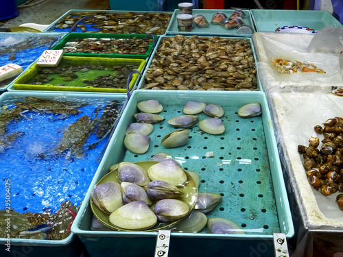 live clams for sale at chun yueng market