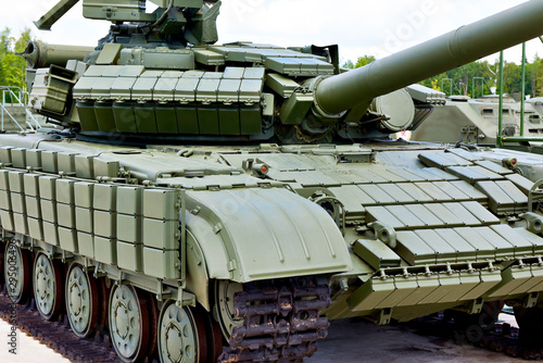 Fotografia Tank with reactive armour