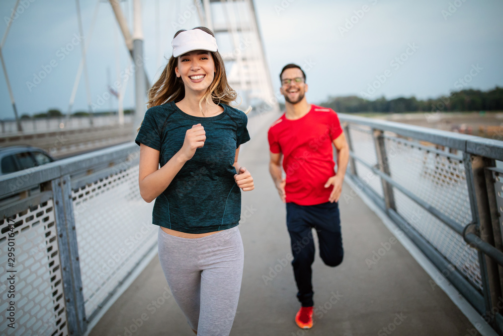 Obraz premium Fitness, sport, people, exercising and lifestyle concept. Couple running outdoor